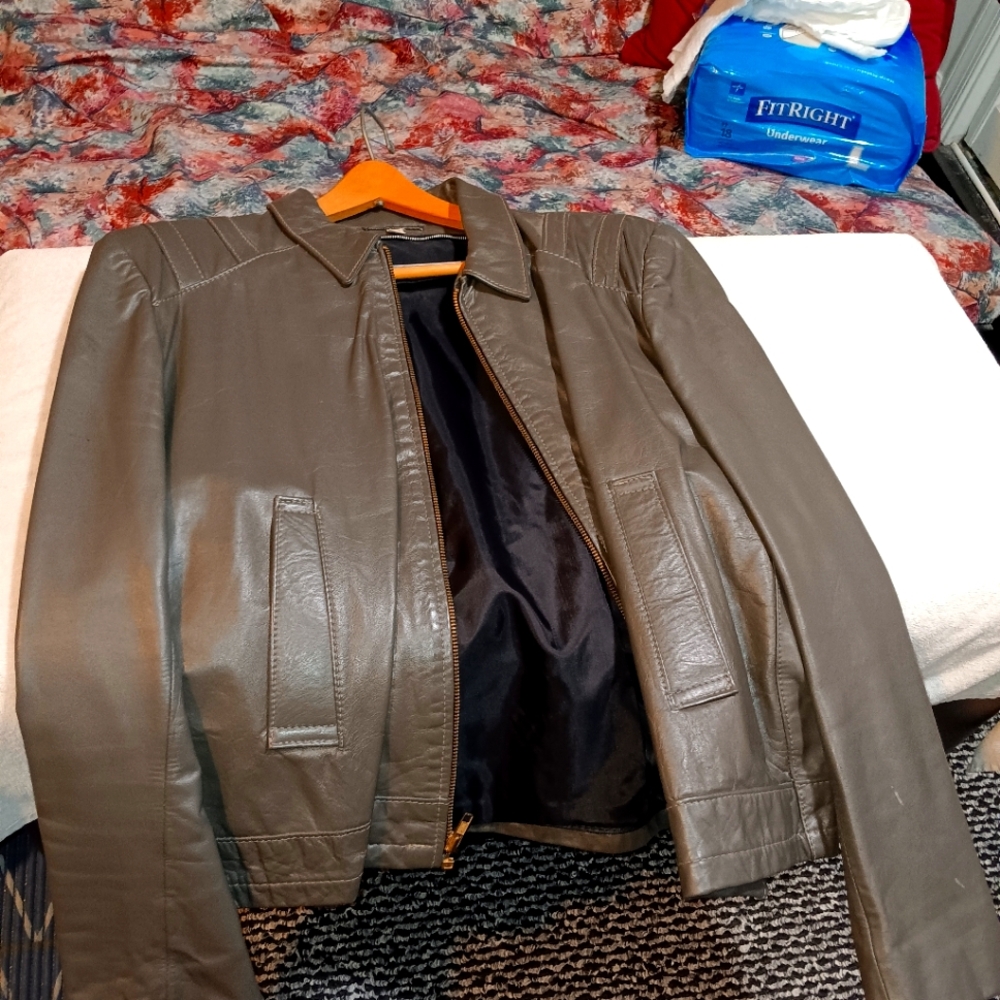 44 regular leather jacket made in Argentina